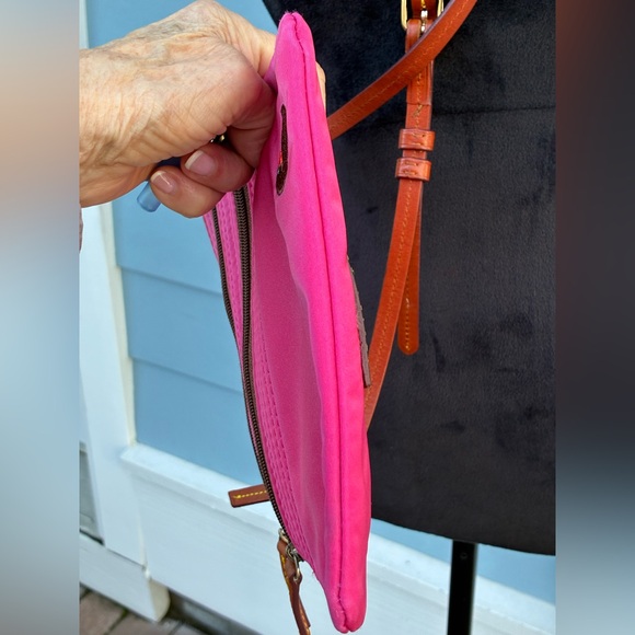 Dooney & Bourke nylon North South Triple Zip crossbody preppy, vacation, travel - Picture 5 of 7